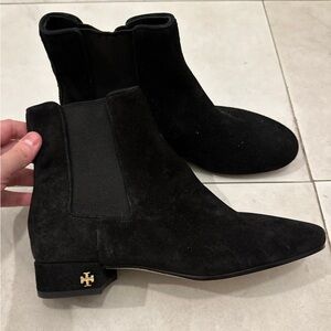 New Tory burch Black suede boots, 6